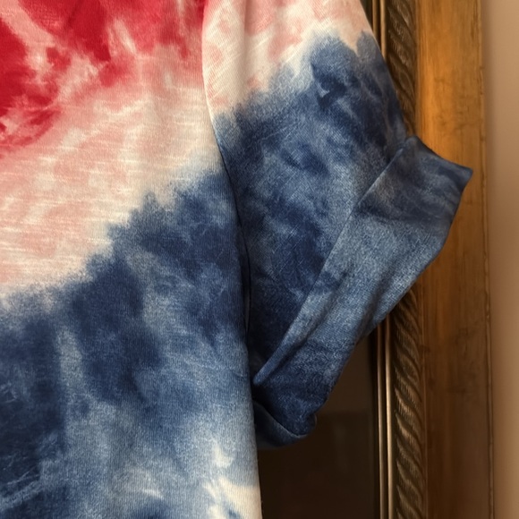 NWT Chico's Zenergy Soft Tie Dye V Neck Red Knit Top 1 (Medium) - Picture 3 of 4